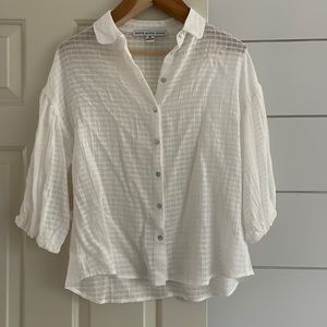 Grided White Linen quarter sleeve blouse. Size medium